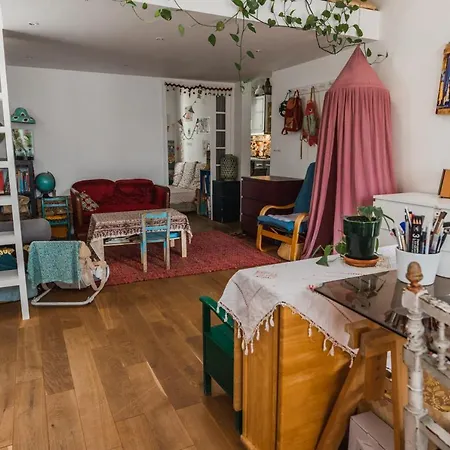 شقة Bright Atypical Duplex In Menilmontant باريس