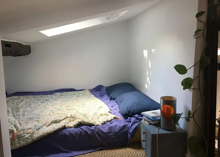 Appartement Bright Atypical Duplex In Menilmontant Parijs