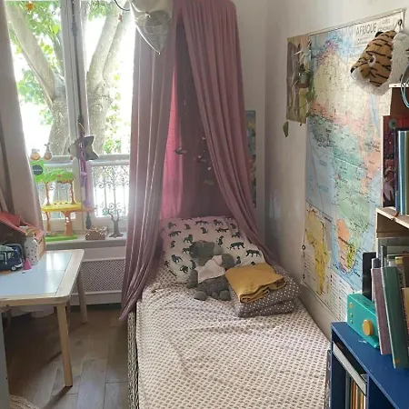 Daire Bright Atypical Duplex In Menilmontant Paris