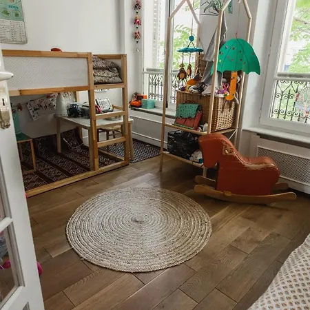 Bright Atypical Duplex In Menilmontant * パリ