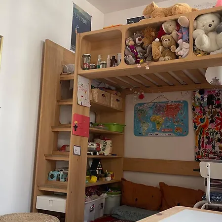 Bright Atypical Duplex In Menilmontant * パリ